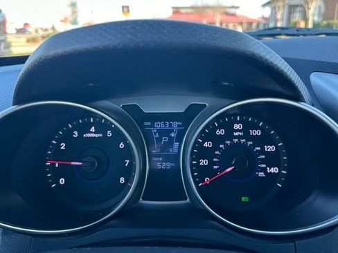 Used 2012 Hyundai Veloster image 14