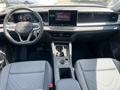 Certified 2025 Volkswagen Tiguan SE AWD/4WD image 12