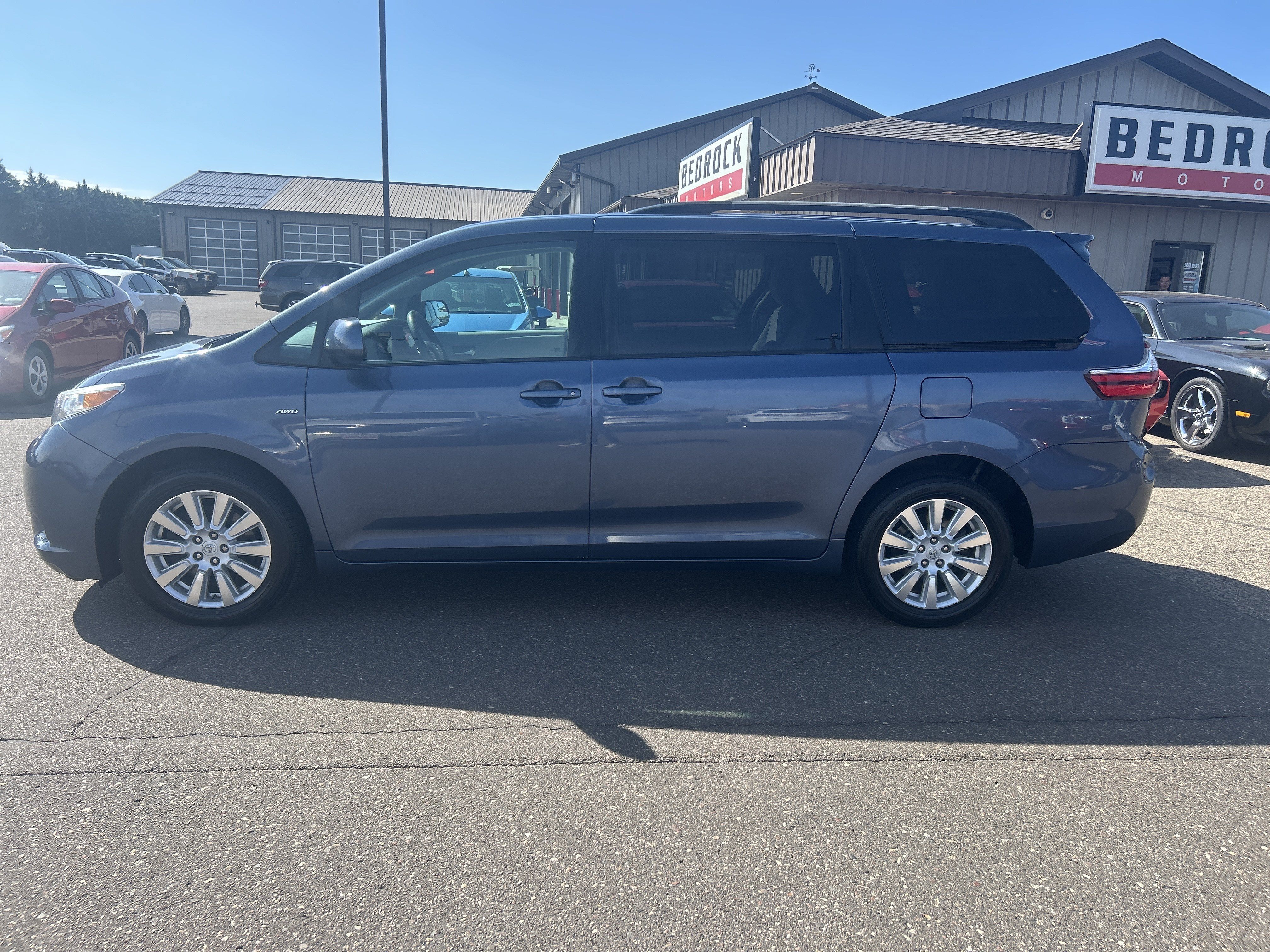 Used 2017 Toyota Sienna LE AWD/4WD image 5