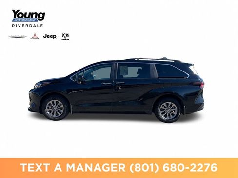 Used 2025 Toyota Sienna XLE w/ XLE Plus Package FWD image 2