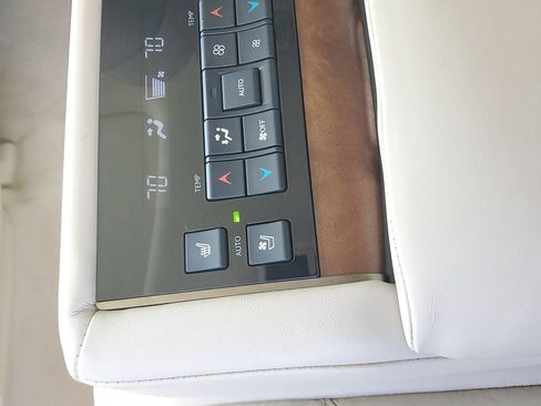 Used 2019 Lexus LX 570 4WD w/ Luxury Package image 17