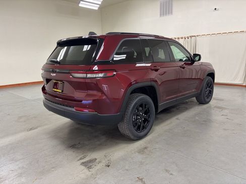 New 2026 Jeep Grand Cherokee Altitude AWD/4WD image 8