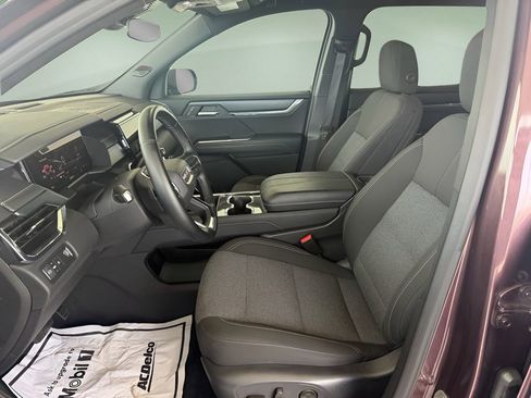 Used 2025 GMC Acadia Elevation image 13