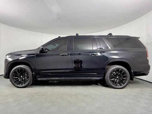 Used 2022 Cadillac Escalade ESV Luxury image 2