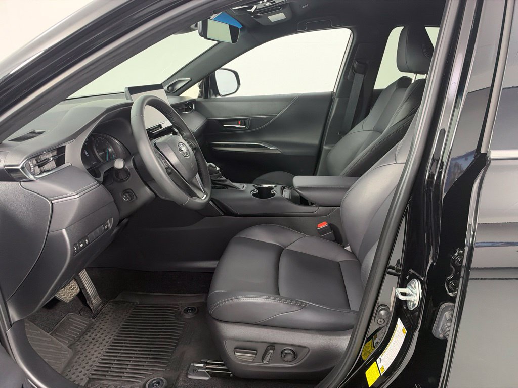Used 2023 Toyota Venza XLE AWD/4WD image 11