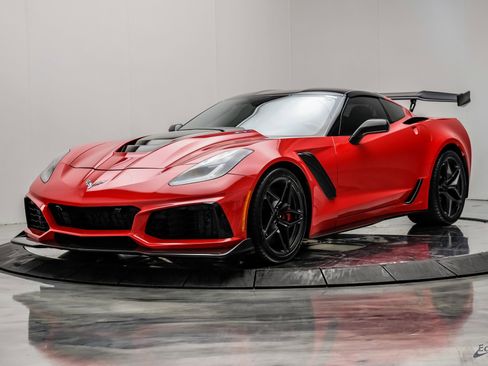 Used 2019 Chevrolet Corvette ZR1 RWD image 8