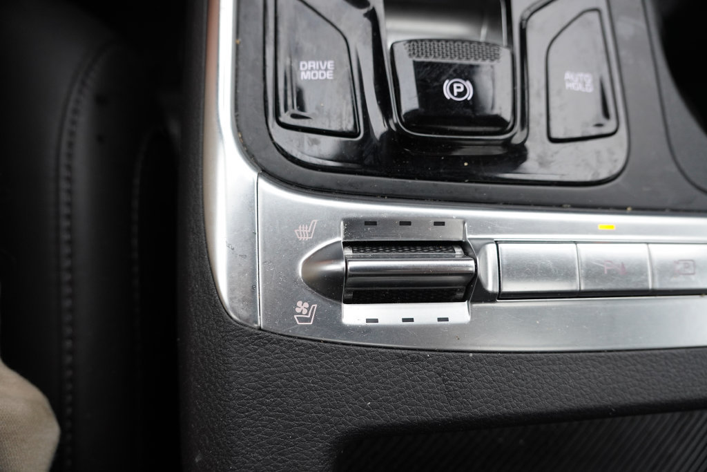 Certified 2025 Kia Carnival SX FWD image 6