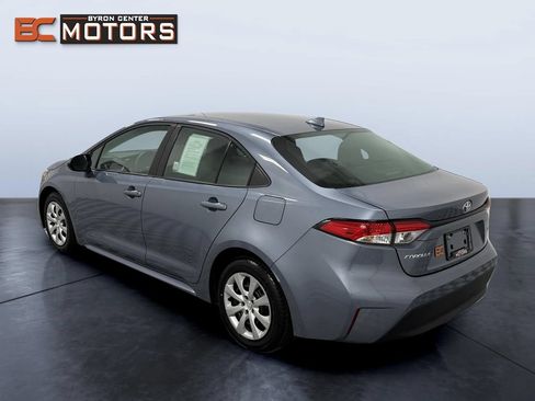 Used 2025 Toyota Corolla LE FWD image 4