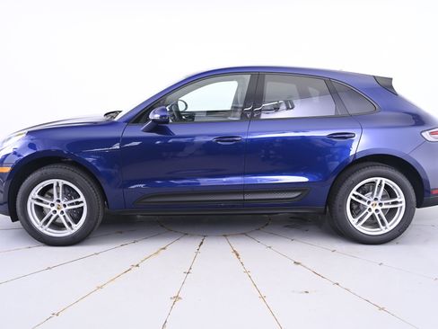 Certified 2025 Porsche Macan image 2