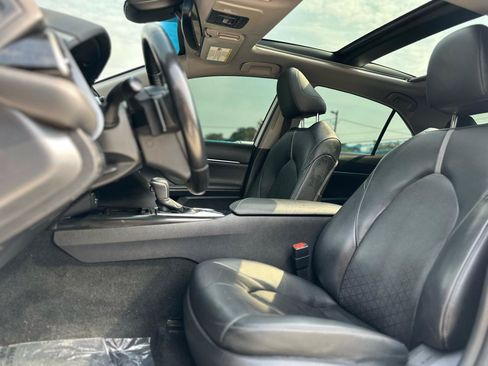 Used 2019 Toyota Camry XSE FWD image 9