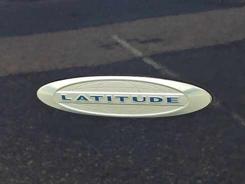 Used 2014 Jeep Compass Latitude FWD image 29
