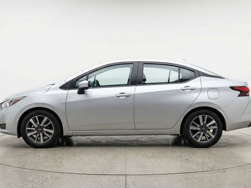Used 2025 Nissan Versa SV FWD image 5