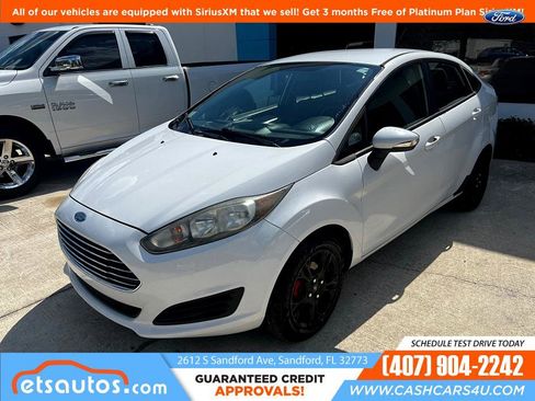 Used 2015 Ford Fiesta SE image 1