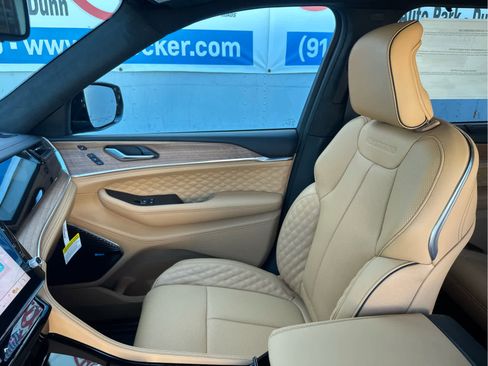 New 2026 Jeep Grand Cherokee L Summit AWD/4WD image 36