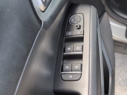 Used 2025 Kia Soul S FWD image 16