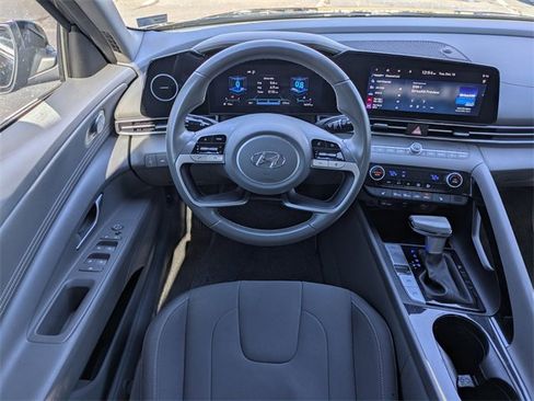 Used 2023 Hyundai Elantra SEL w/ Convenience Package image 15
