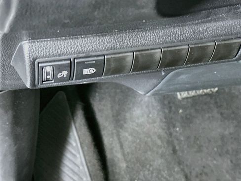 Used 2025 Toyota Corolla LE FWD image 17