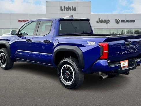 Used 2025 Toyota Tacoma TRD Off-Road image 4