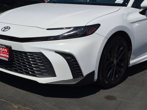 Used 2025 Toyota Camry SE FWD image 9