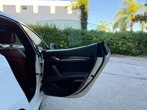 Used 2017 Maserati Ghibli image 14