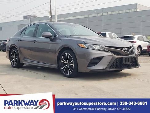 Used 2018 Toyota Camry SE FWD image 1