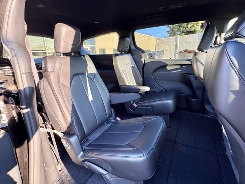 New 2026 Chrysler Pacifica Select image 22