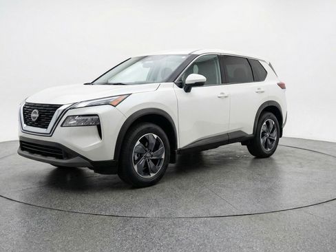Used 2025 Nissan Rogue SV AWD/4WD image 3