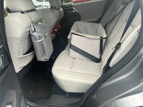 Used 2024 Mitsubishi Outlander SEL AWD/4WD image 8