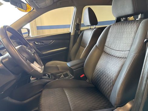 Used 2018 Nissan Rogue SV image 22