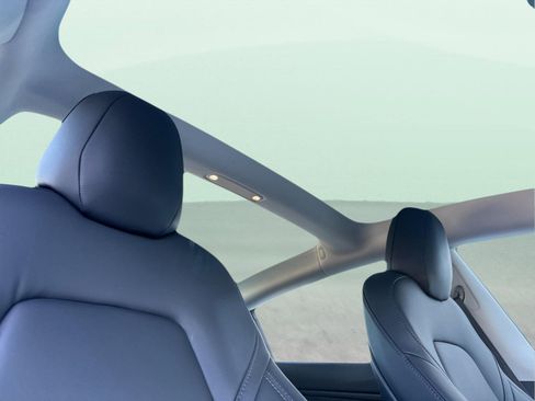 Used 2018 Tesla Model 3 image 16