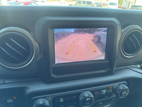 Used 2021 Jeep Wrangler Sport S image 14