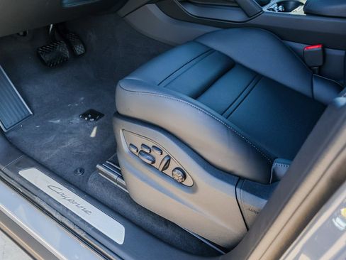 New 2025 Porsche Cayenne image 14