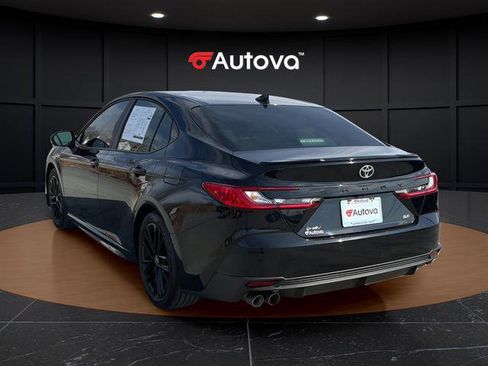 Used 2025 Toyota Camry SE w/ Convenience Package image 3