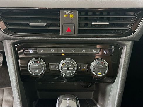 Used 2024 Volkswagen Taos SE image 22