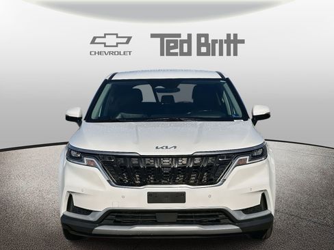 Used 2023 Kia Carnival EX image 2