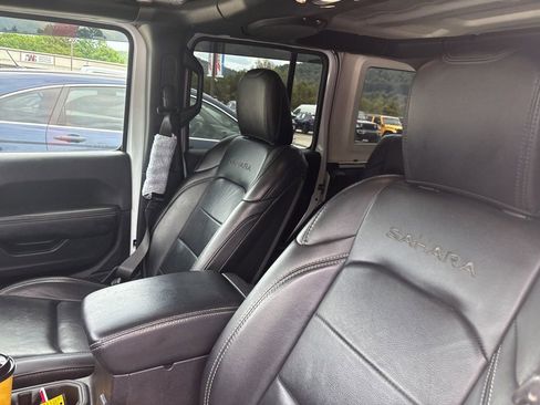 Used 2019 Jeep Wrangler Unlimited Sahara w/ Safety Group AWD/4WD image 12