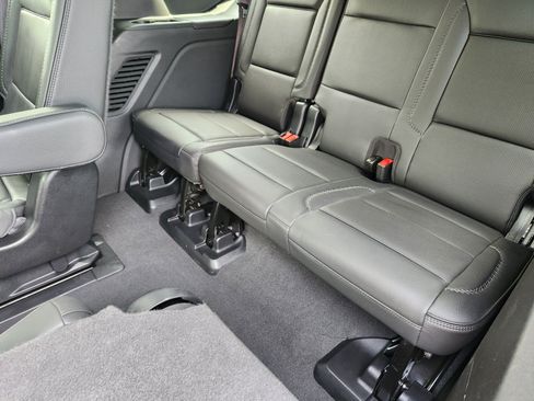 Used 2024 GMC Yukon Denali w/ Advanced Technology Package AWD/4WD image 13
