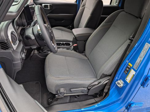 Used 2024 Jeep Wrangler Sahara w/ Safety Group image 15