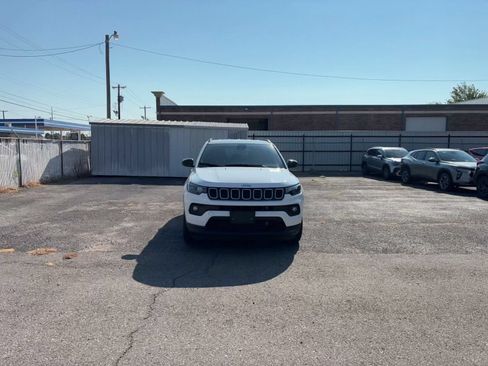 Used 2025 Jeep Compass Latitude AWD/4WD image 4
