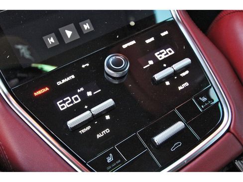 Used 2022 Porsche Panamera 4 image 41