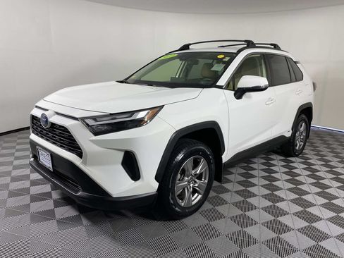 Used 2023 Toyota RAV4 XLE w/ Convenience Package AWD/4WD image 4