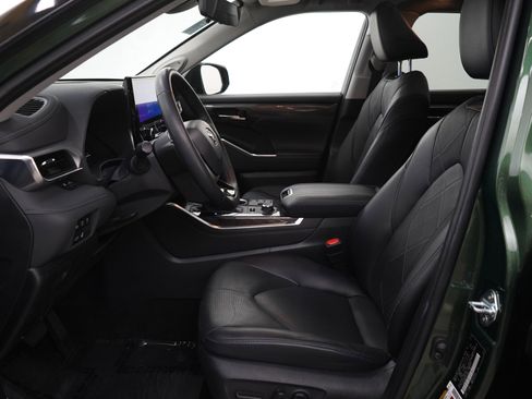 Used 2023 Toyota Highlander Platinum image 17