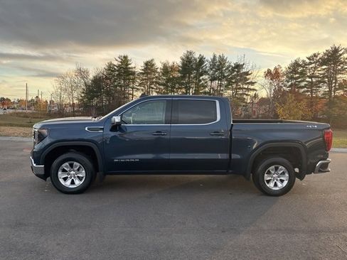 Used 2022 GMC Sierra 1500 SLE image 2
