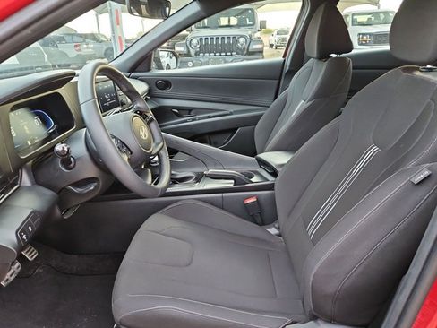 Used 2025 Hyundai Elantra Sport FWD image 13