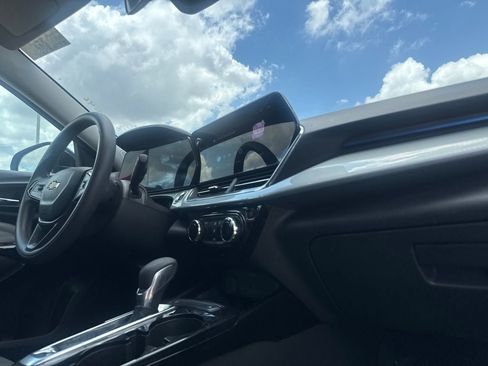 Used 2025 Chevrolet Trax LT FWD image 23