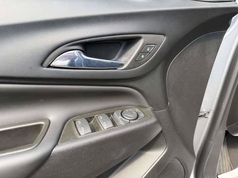 Used 2023 Chevrolet Equinox LT AWD/4WD image 17