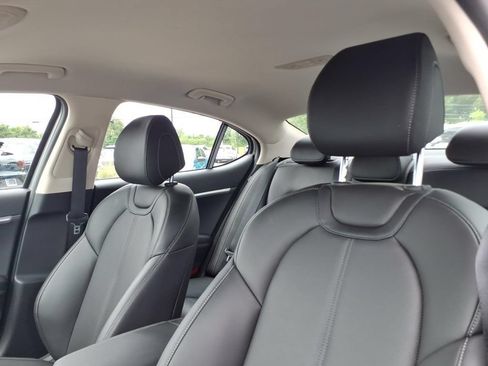 Used 2026 Genesis G70 2.5T AWD/4WD image 17