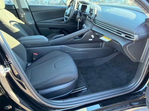 New 2026 Hyundai Elantra SE image 13