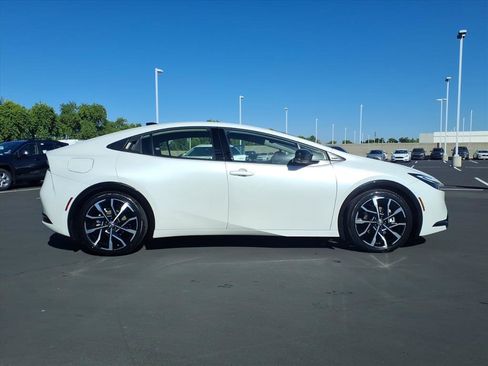 Used 2024 Toyota Prius Prime image 3