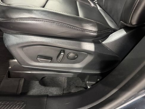Used 2022 Ford Explorer XLT AWD/4WD image 18